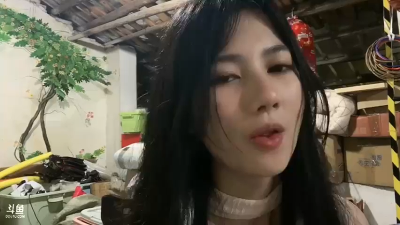 洪湖乡野趣味团播美女盐盐酱吖吃饭还有零食吃啊