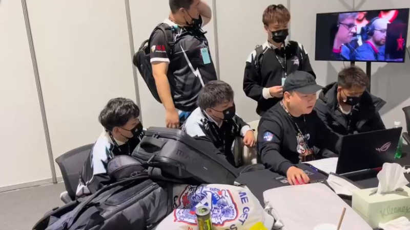 翻手机看到去年CFS的东西。重振白鲨荣光。兄弟们义不容辞。下半年的裸妆加油 。