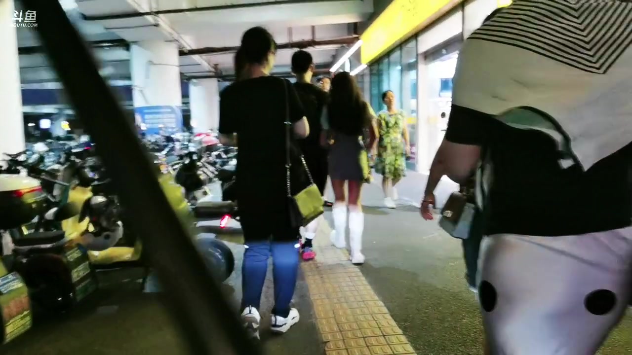 【2023-08-09 20点场】三时小周每娘娘：江边逛一圈，小电驴哦