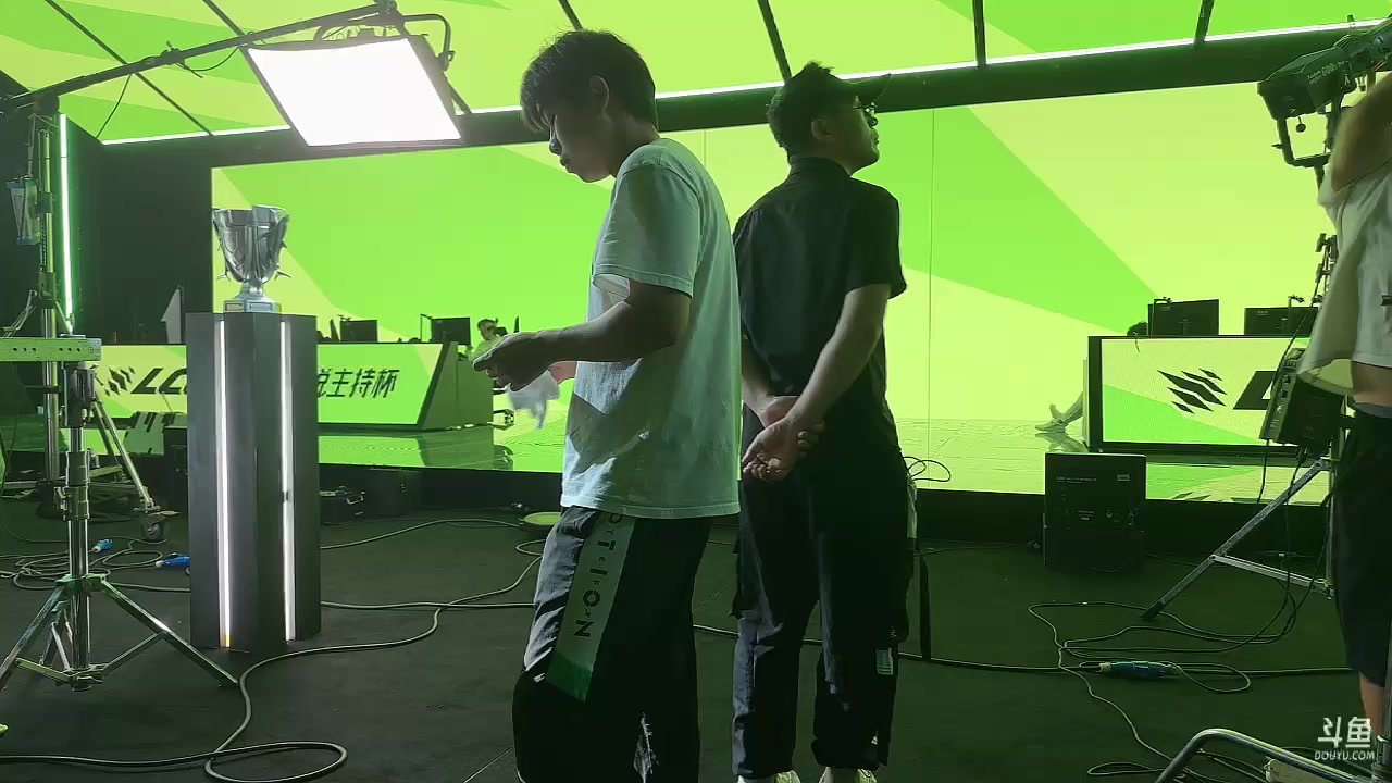 【2023-08-16 16点场】胸肌很大的良小伞：户外解说杯拍摄大龙！巨龙族集合！