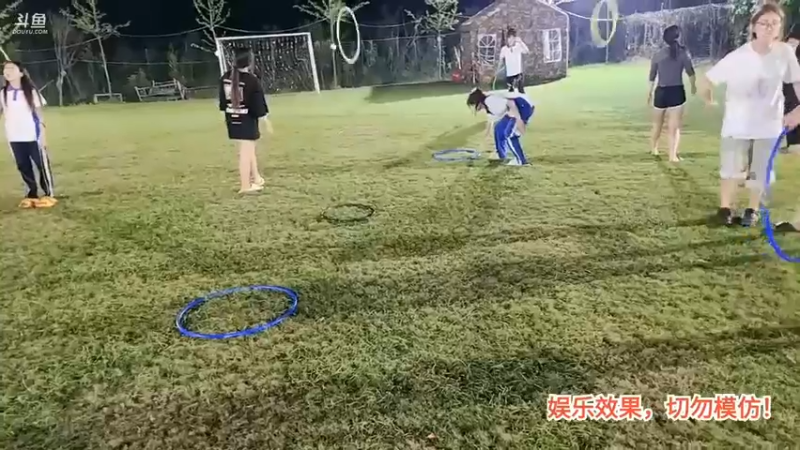 洪湖乡野趣味团播女主播玩游戏套圈圈