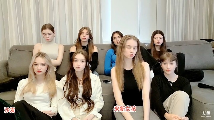 俄罗斯美女跳舞很可爱，真不错啊