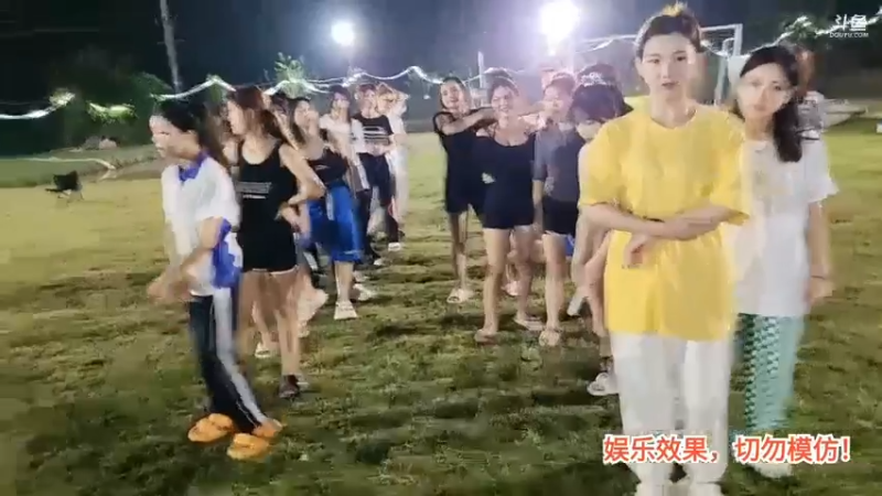 洪湖乡野趣味团播女主播到高尔夫球，楠楠获胜