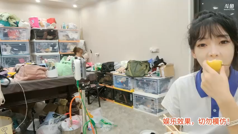 洪湖乡野趣味团播女主播吃大餐，彪子还是不苟言笑啊