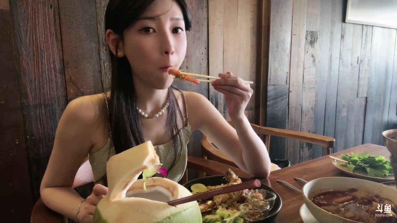 【2023-08-18 17点场】叶知秋Vanessa：秋：双倍 在泰国 小播会儿