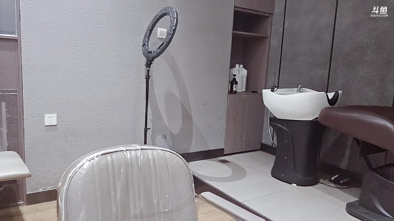 【2023-08-18 15点场】王大谋119：[小奶团]猛男的直播间 钻粉2.5