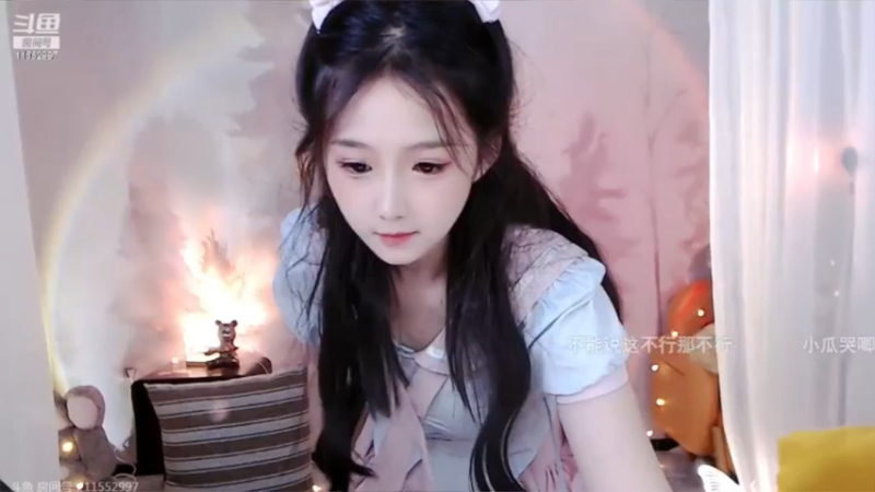 美女小西瓜跳舞好可爱啊