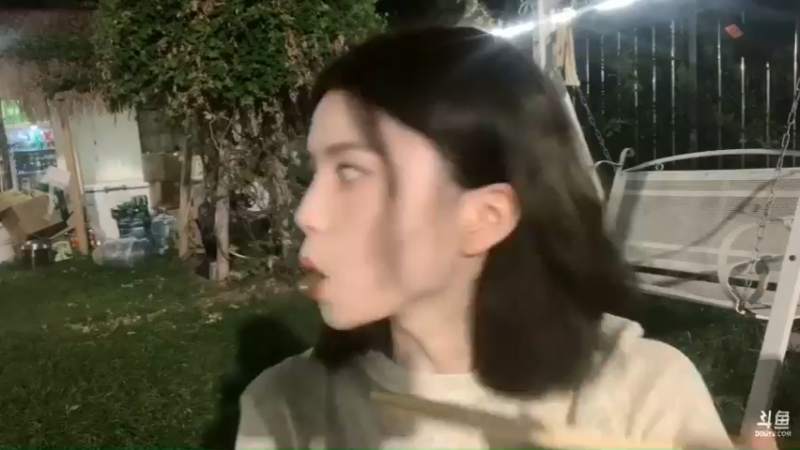 泡果奈小姐姐吃饭没什么菜，500还没吃饱