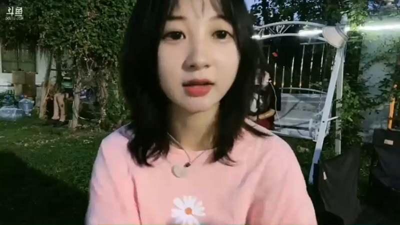 洪湖乡野趣味团播美女小倩真可爱啊