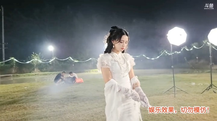 洪湖乡野趣味团播女主播走秀表演，彪子可爱，最后暗香