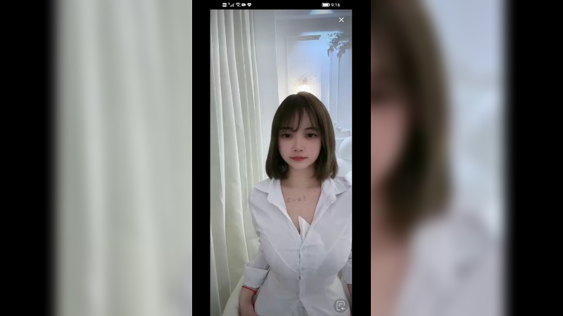 美女在家直播聊天，身材真好啊