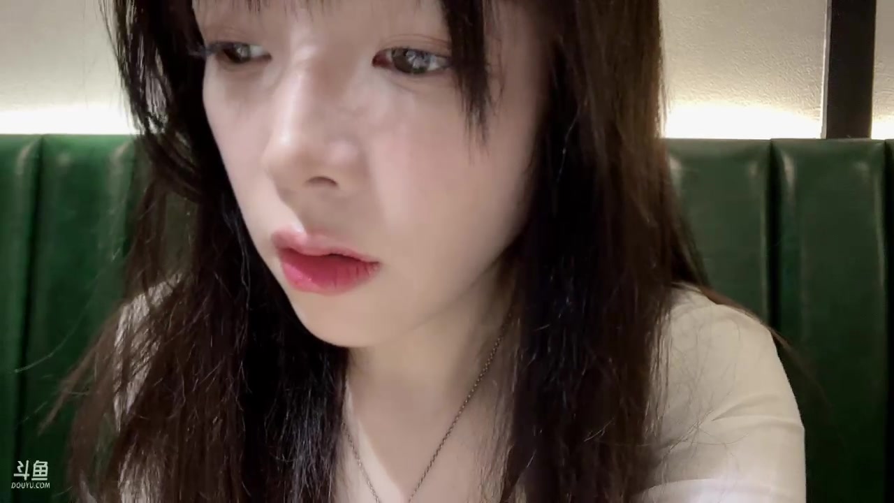 【2023-08-21 19点场】童猪啊i：钻粉2.5倍）和闺蜜出门吃饭逛街！晚点播