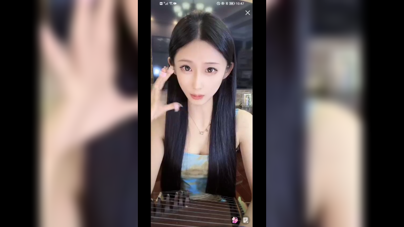 美女弹奏古筝很好听，经典老歌啊