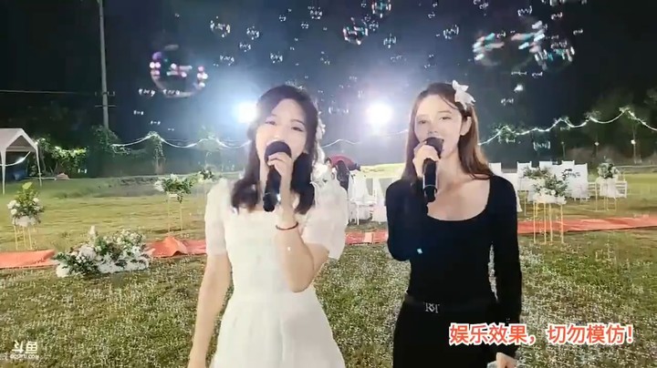 洪湖乡野趣味团播美女花花草草组合合唱，真不错