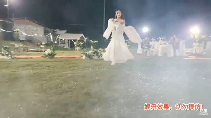 洪湖乡野趣味团播美女美美表演舞蹈好精彩