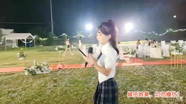 洪湖乡野趣味团播美女彪子唱歌，小夹子和小胖跳舞欣赏