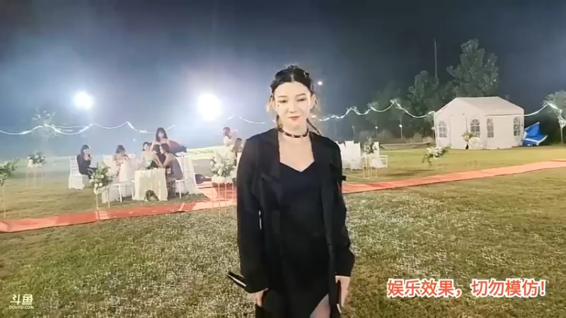 洪湖乡野趣味团播楠楠表演后肖哥说大哥买花吗，一个超火一个