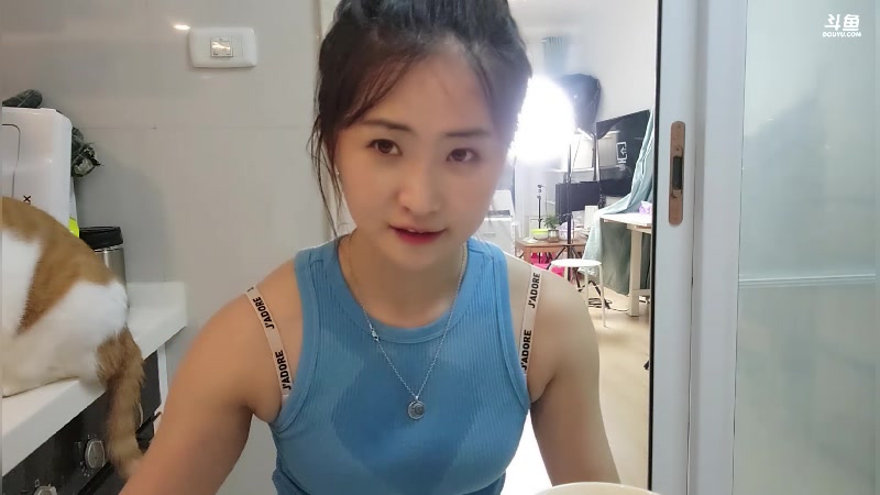 【2023-08-24 22点场】刘灶灶：体感游戏里的舞免费点~