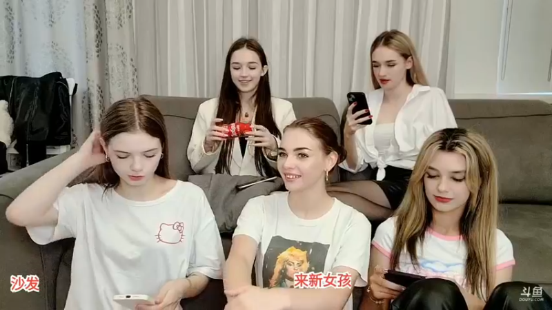 俄罗斯美女才五个，本来还想叫很多，但是放鸽子了