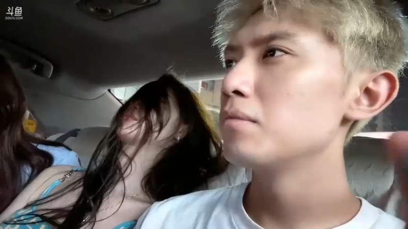 博哥和美女打车去吃海底捞，4500日元半小时左右车费