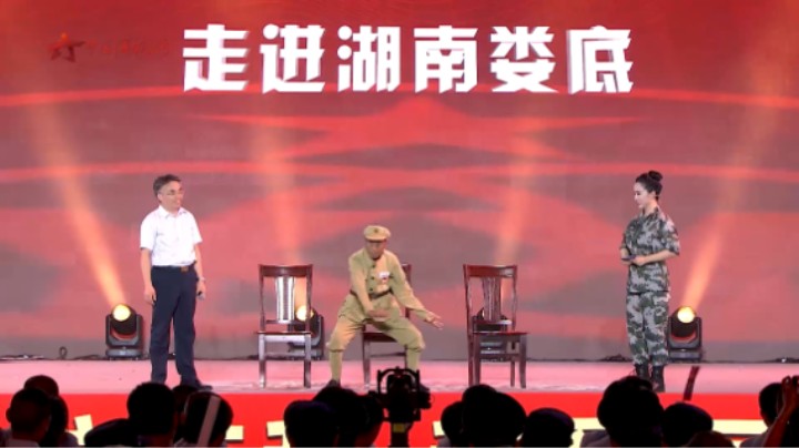 身体硬朗、精神矍铄 96岁老兵现场即兴打太极拳