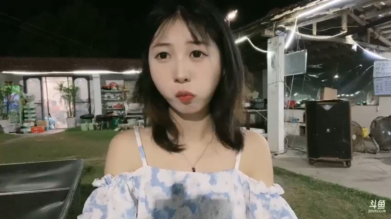 洪湖乡野趣味团播美女小倩吃饭好香