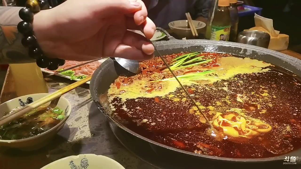 【2023-08-25 21点场】As童话话话：【4倍】终于到成都了，美食探店主播上线