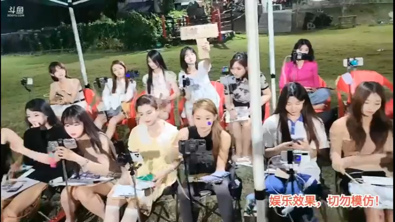 洪湖乡野趣味团播肖哥看女主播拍卖，水牛拍到特色衣服，好搞笑