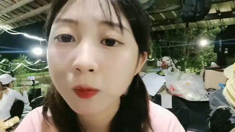 洪湖乡野趣味团播美女倩倩吃饭好开心，好有胃口啊