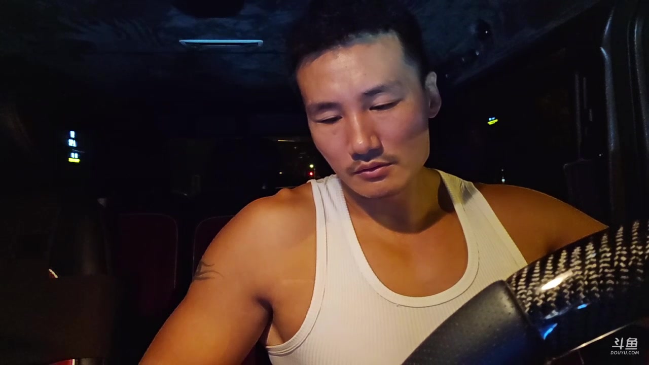 【2023-08-26 22点场】黑人毅：回上海了，晚上健身