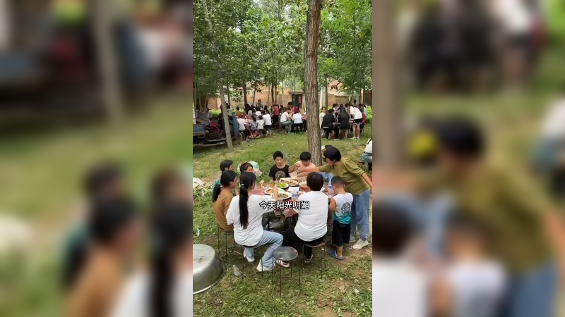 野外草地上吃席，这美食做的比饭店好吃啊