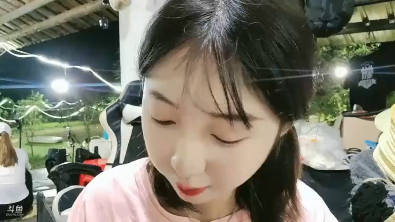 洪湖乡野趣味团播美女倩倩说我很懂事