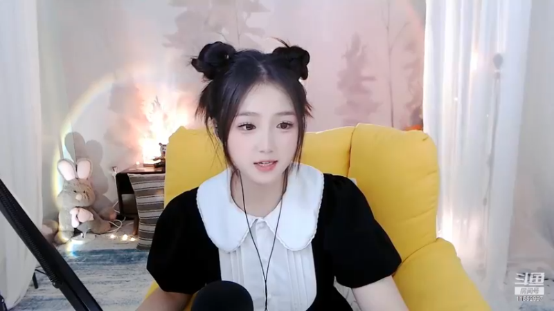 启航明星主播 美女小西瓜说话真可爱，丸子头好看