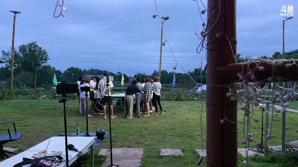 【2023-8-26 18点场】惠娜娜呀:【小奶团】985团播