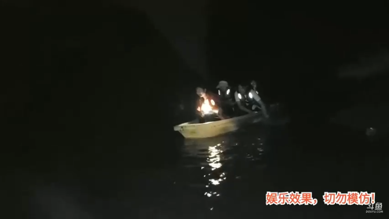 洪湖乡野趣味团播肖哥看女主播划船，最后的FW组合倩倩小孩带队