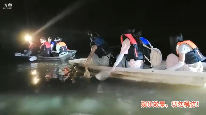 洪湖乡野趣味团播肖哥和女主播坐船聊天