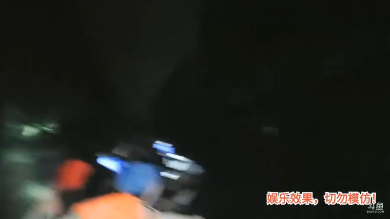 洪湖乡野趣味团播肖哥和女主播划船，有人累了打酱油