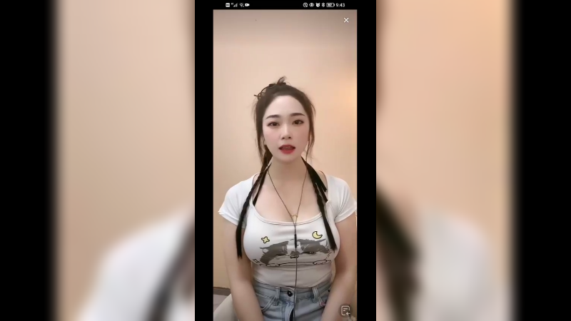 美女小姐姐身材真好看，还是00后啊