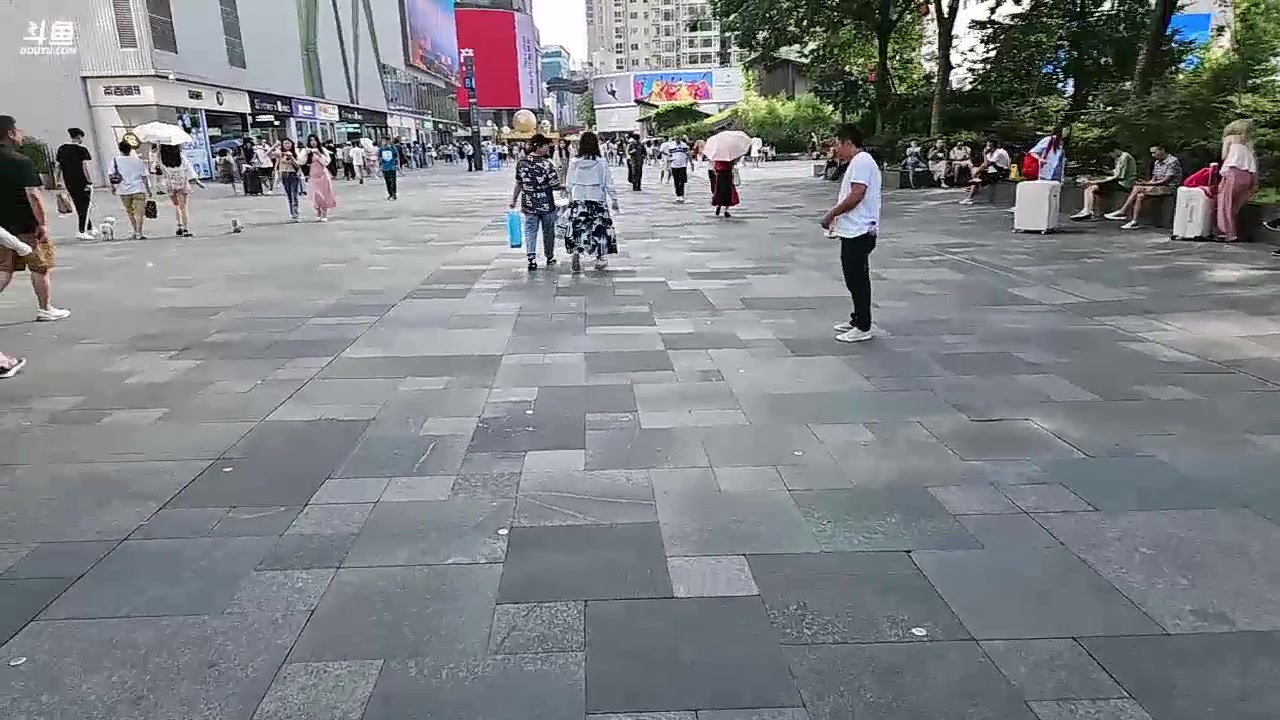 【2023-08-30 16点场】南波儿大魔王丶：牙牙欢乐汇之户外采访
