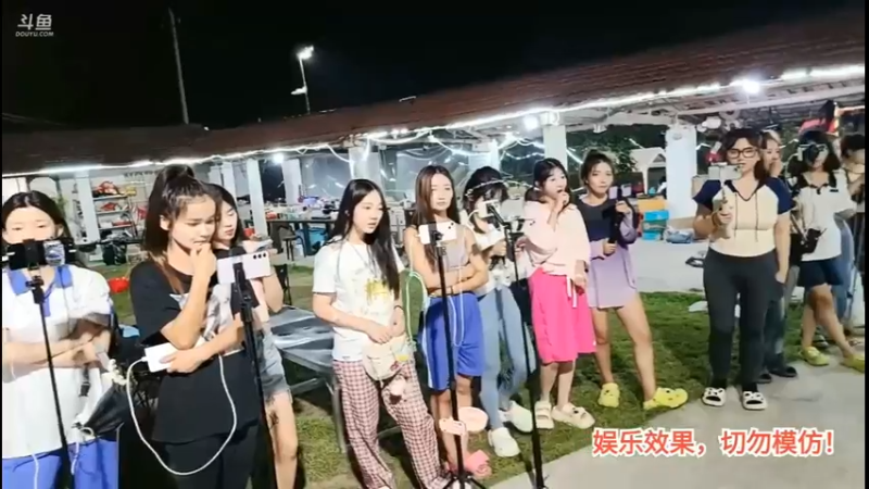 洪湖乡野趣味团播肖哥说岛上还可以做洗澡堂和温泉