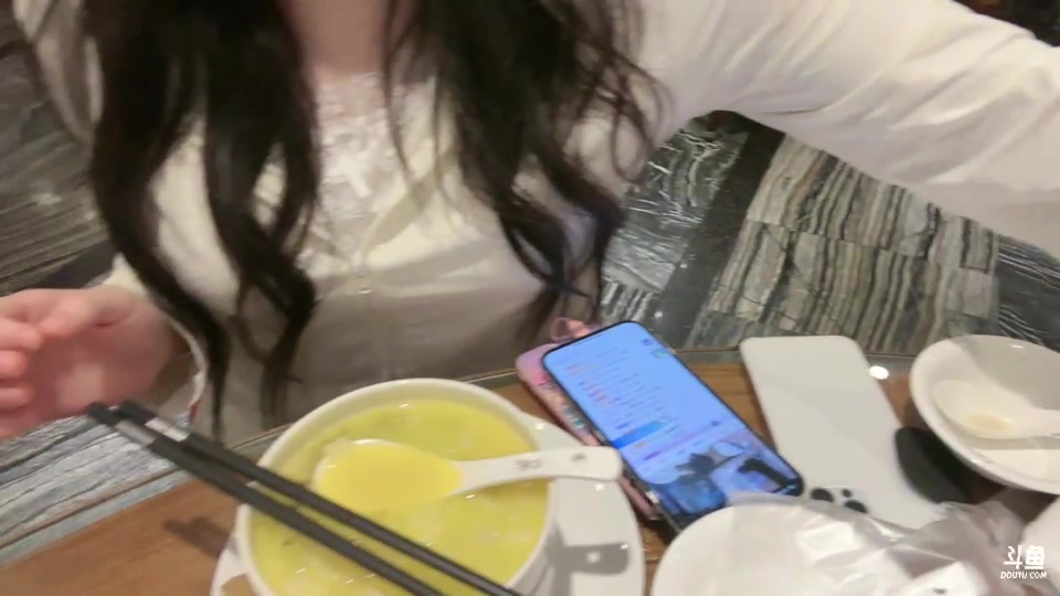 【2023-08-30 18点场】若若跑的贼快：跟晴晴最后玩一天，播户外嘿嘿