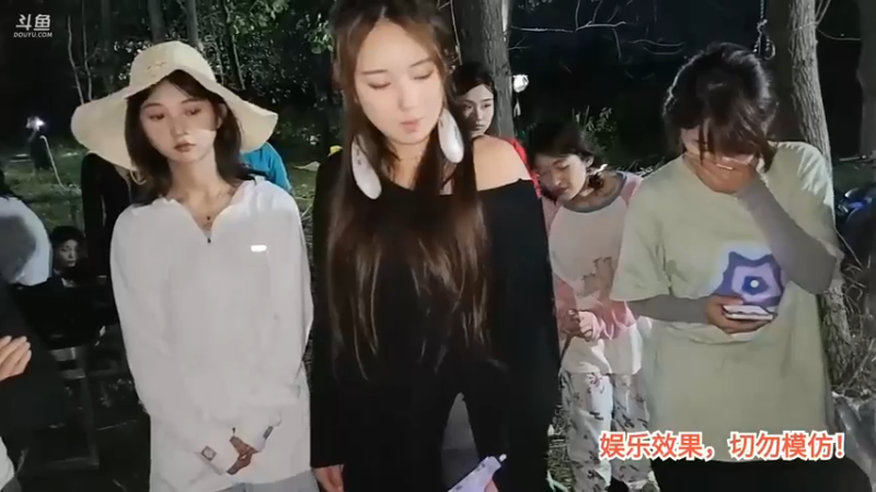 洪湖乡野趣味团播女主播怕没那么多礼物买不了厨具