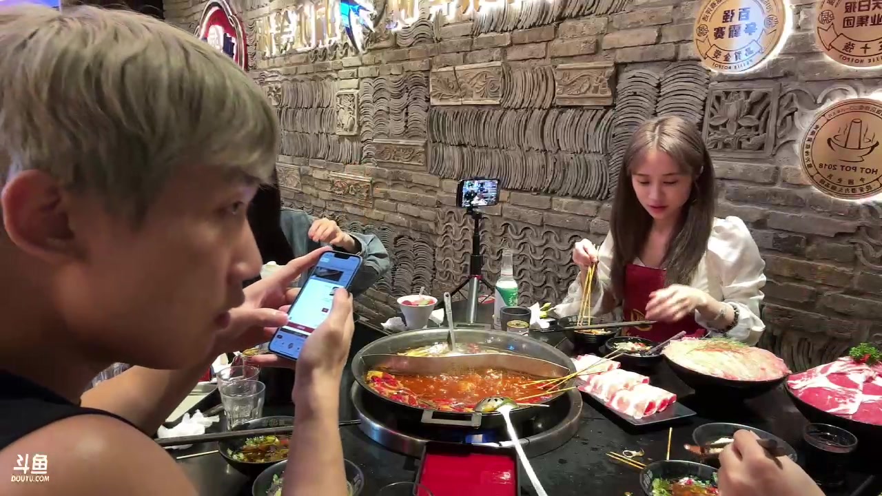 【2023-08-31 23点场】胸肌很大的良小伞：看电影解说+健身 然后出门户外！