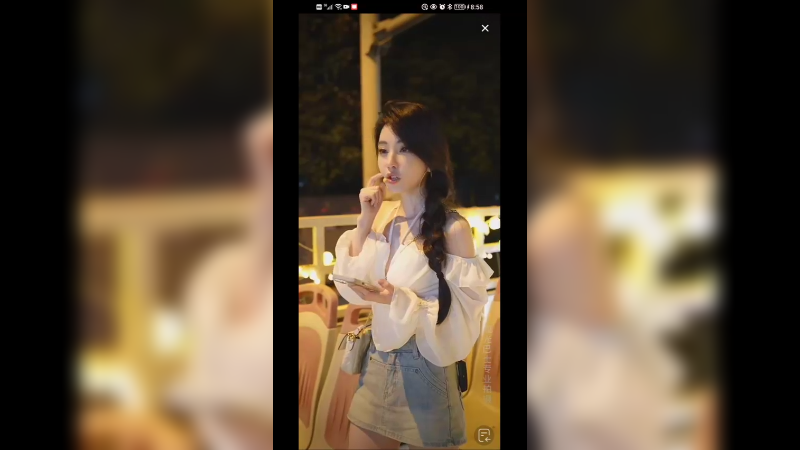 网红美女提莫下播之前演唱一首流行情歌很好听