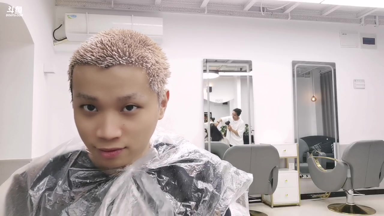 【2023-08-30 19点场】自宇666：去染白发了