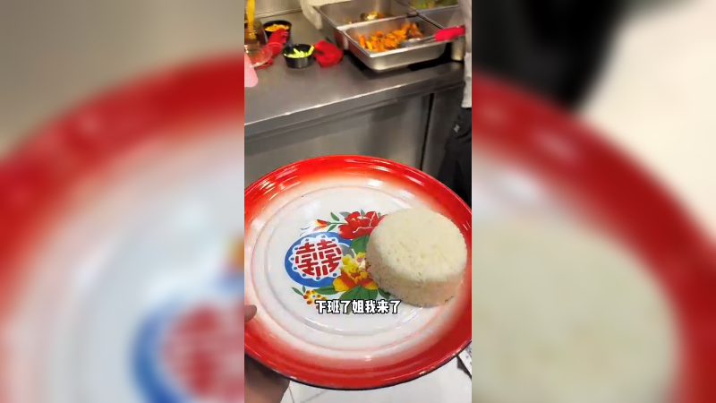 大哥下播打菜，这美食真美味啊