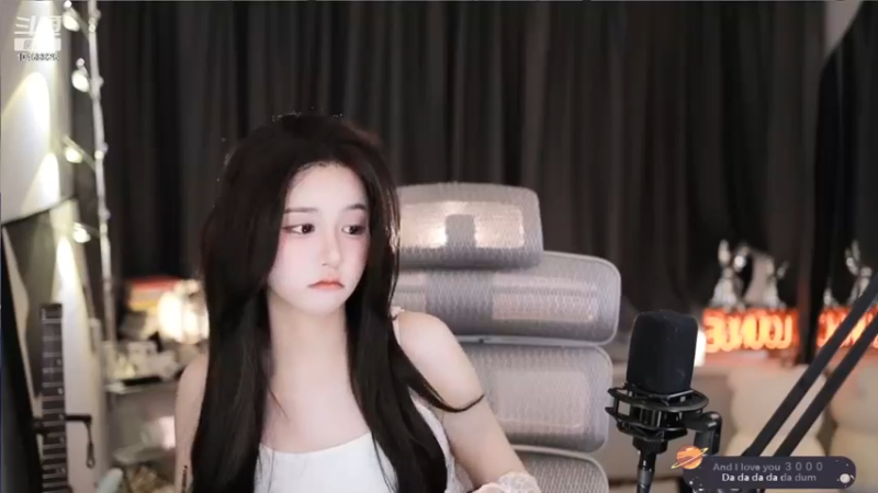 美女一大早直播真可爱啊