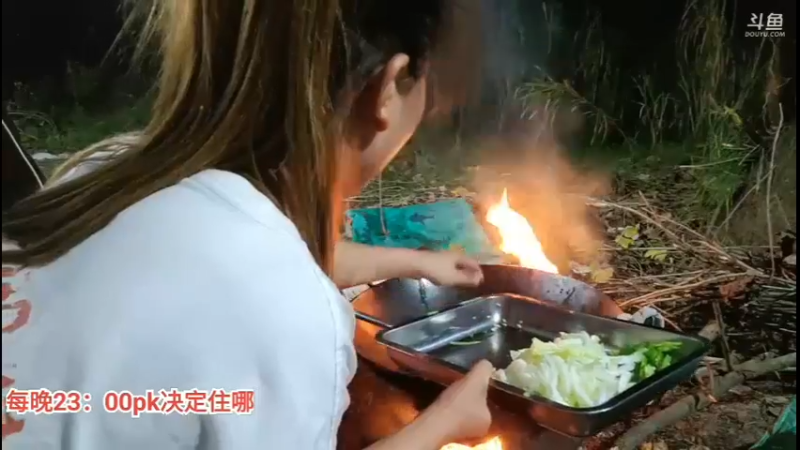 洪湖乡野趣味团播 美女安安做菜很厉害啊