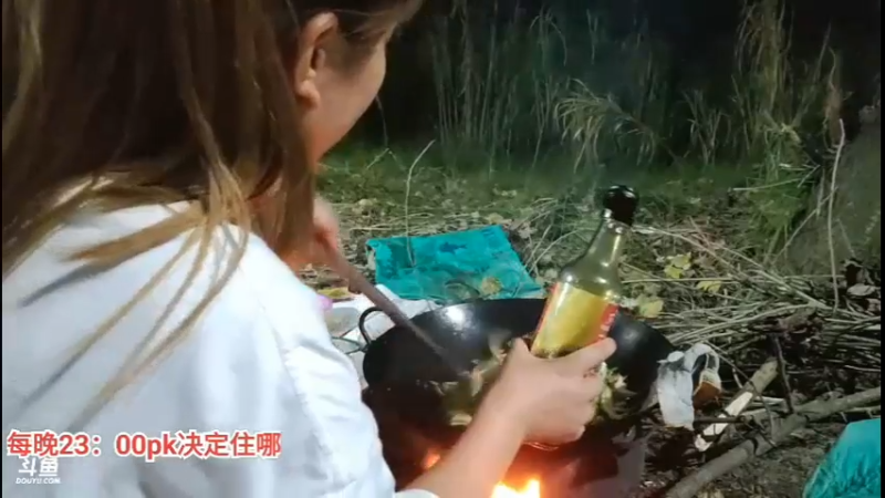 洪湖乡野趣味团播 安安做好了今晚的菜，比其他组吃的晚但是好吃啊