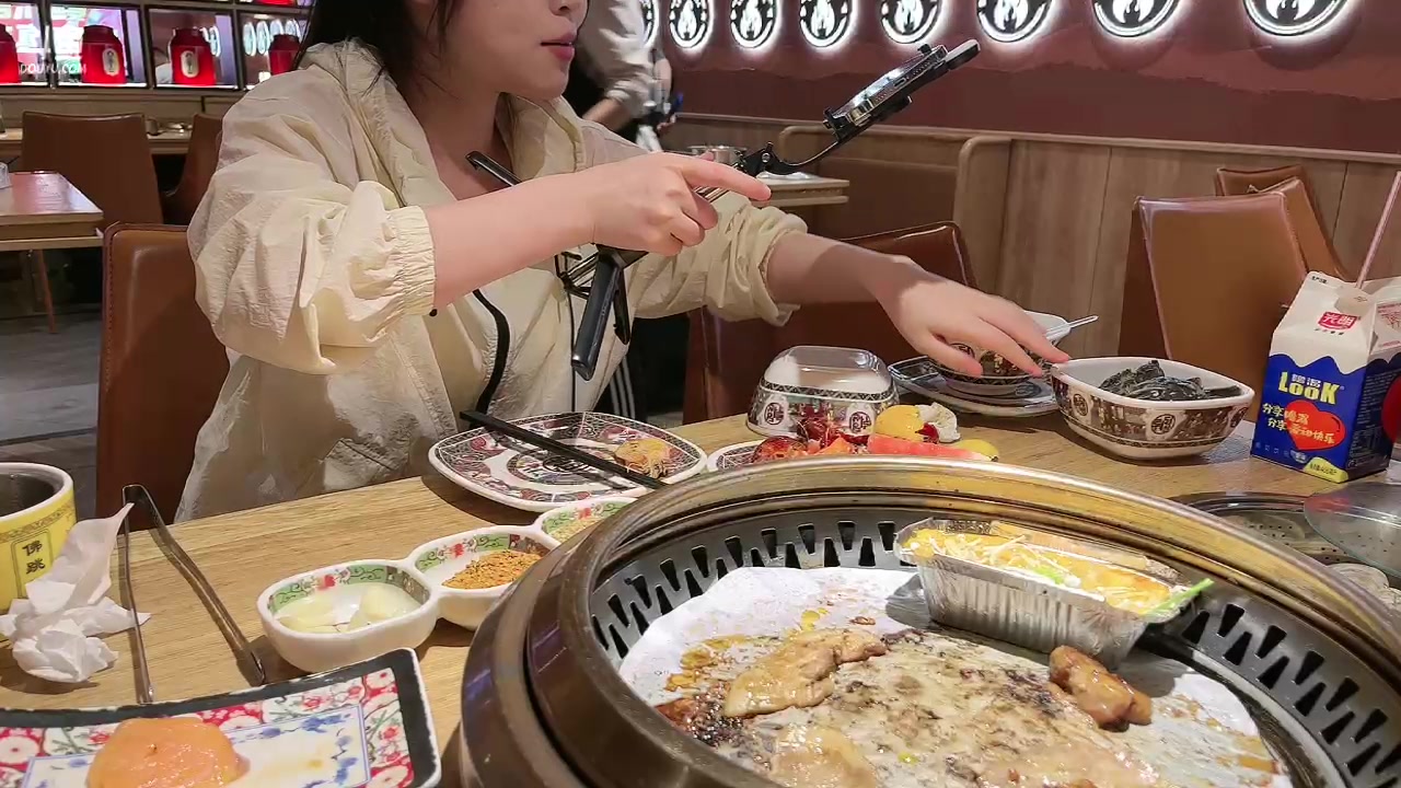 【2023-08-28 20点场】晴晴跑不动：很害羞 出门都走下水道